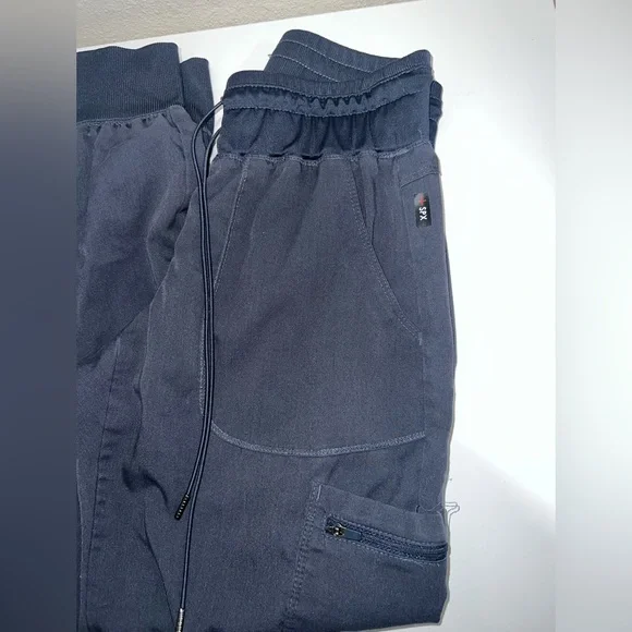 Grey's Anatomy Women's Gray Scrub Set Size XSP/S - Picture 2 of 9